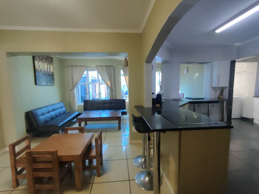 8 Bedroom Property for Sale in Wavecrest Eastern Cape